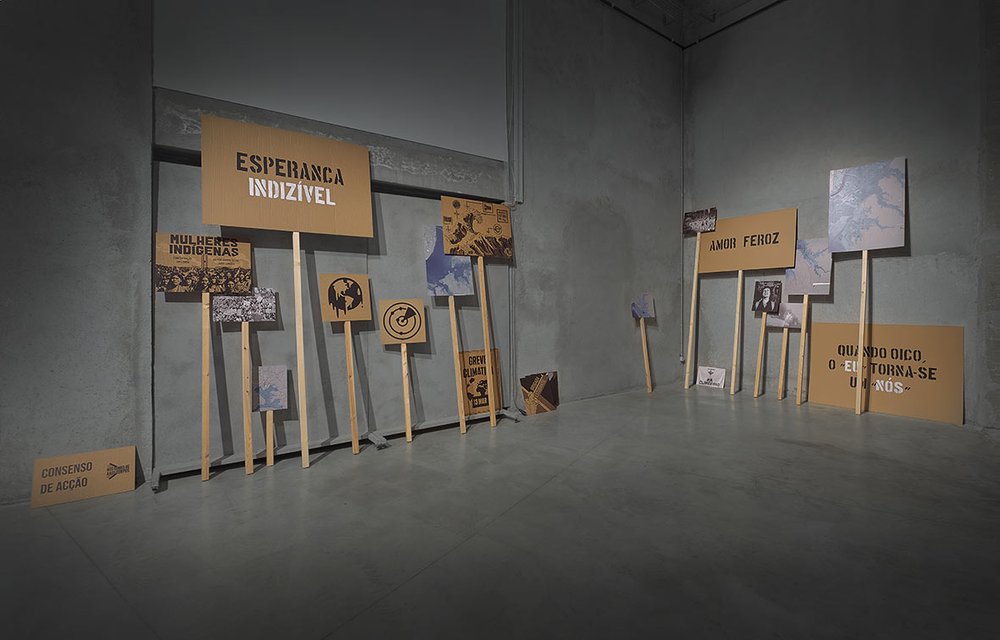 Mikhail-Karikis-Acoustics-of-Resistance-2022-carpintarias-de-sao-lazaro-install-placards